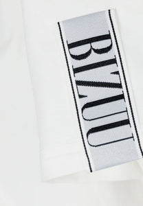 Kremowy t-shirt z logo na rękawie TISHAM