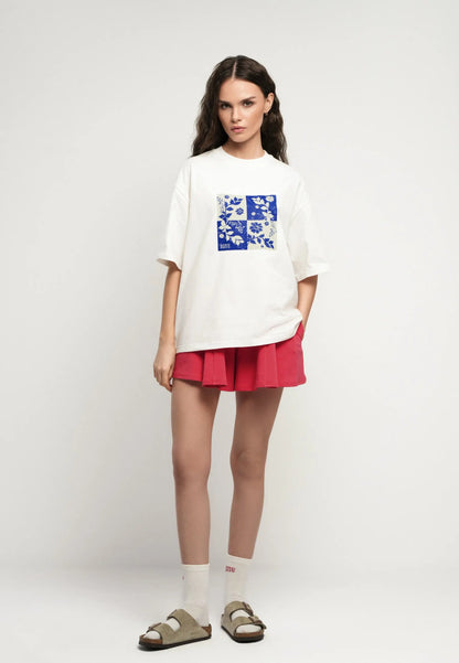 Kremowy t-shirt z grafiką COURT