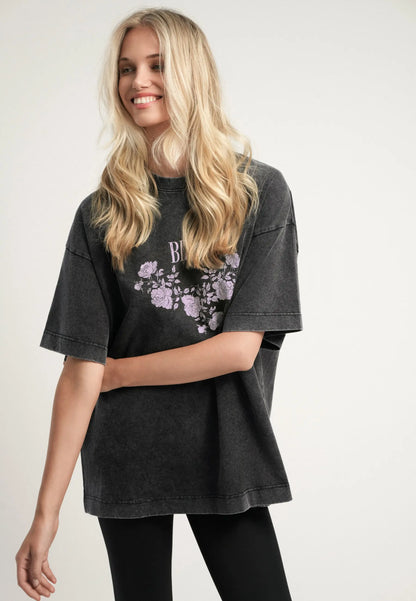 Grafitowy t-shirt PAPLYS z kwiatowym nadrukiem