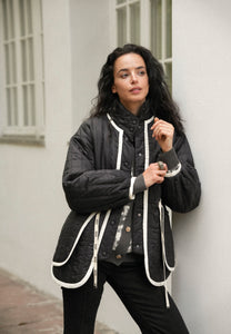 Czarna pikowana kurtka oversize THULIN