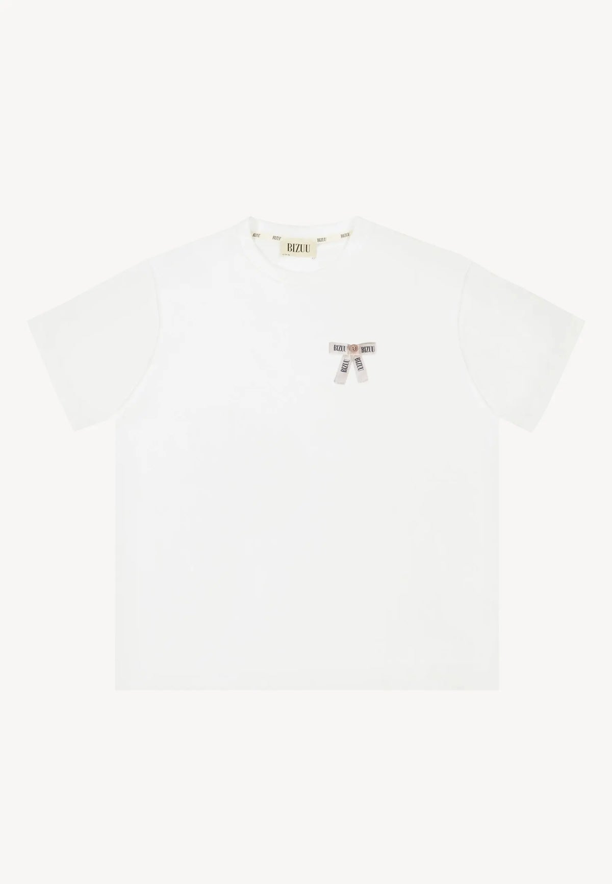 Biały T-shirt z logowaną kokardką TISHALLE.