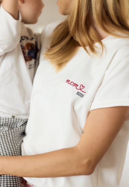 Kremowy T-shirt z haftem MOM